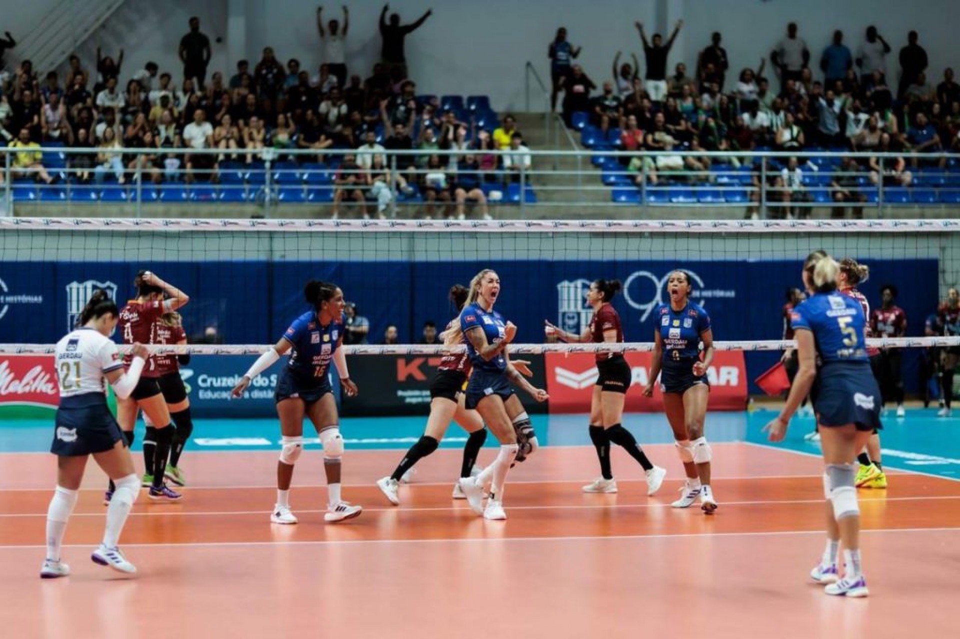 Gerdau Minas e Osasco iniciam a disputa da semifinal da Superliga feminina de vôlei nesta terça-feira (15), em Belo Horizonte (MG)