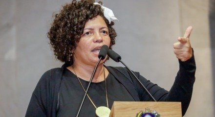 Contratação de Dani Portela é alvo de Notícia de Fato do Ministério Público de Contas; deputada rebate denúncia