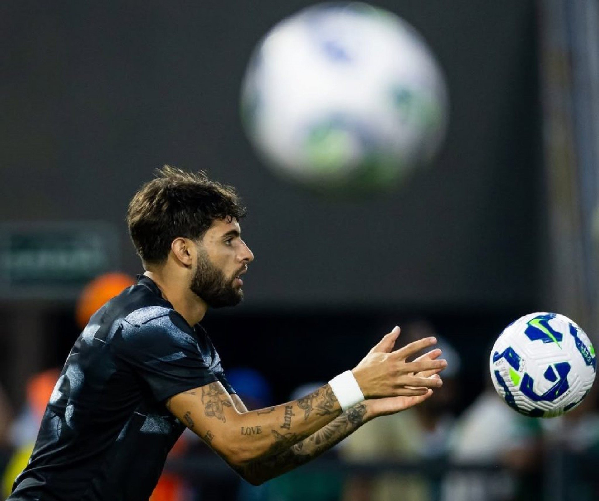 Fluminense pode igualar o número de vitórias na história do confronto caso derrote o Corinthians nesta quarta-feira (16).