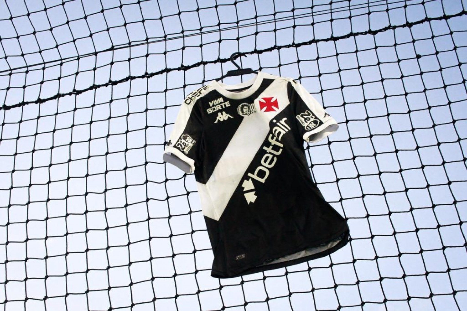 Com falhas defensivas e um ataque sem inspiração, Vasco vai ao clássico com a necessidade urgente de recuperação.