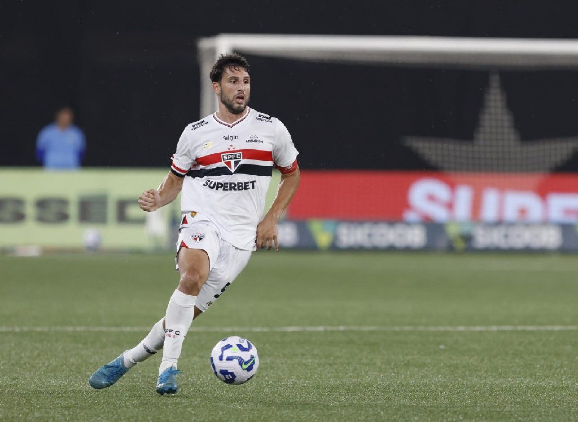 O centroavante rompeu o ligamento cruzado anterior do joelho esquerdo no jogo contra o Botafogo