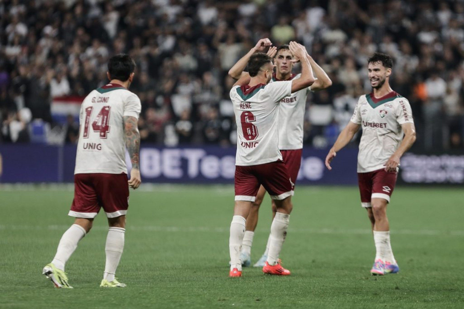 O Fluminense venceu para o Corinthians pelo placar de 2 a 0 durante a 4ª rodada do Campeonato Brasileiro 2025.
