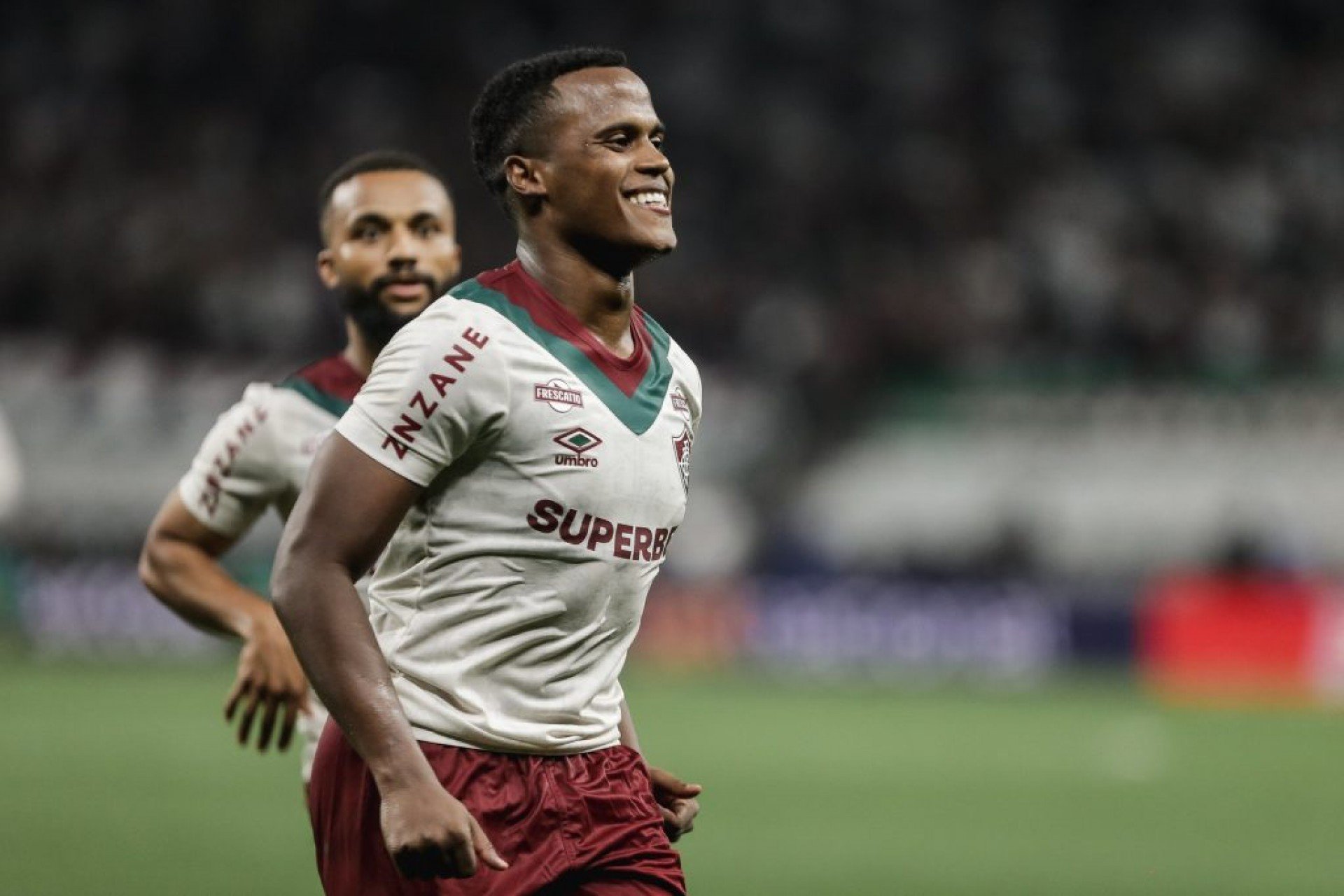 O Fluminense venceu o Corinthians por 2 a 0 na noite desta quarta-feira (16) pela quarta rodada do Brasileirão, em jogo disputado na Neo Química Arena. Renê e Árias anotaram os gols. PRIMEIRO TEMPO No primeiro tempo, o jogo ficou bem equilibrado mas com poucas oportunidades de finalização. O Corinthians tentou se lançar ao ataque, [&amp;#8230;]