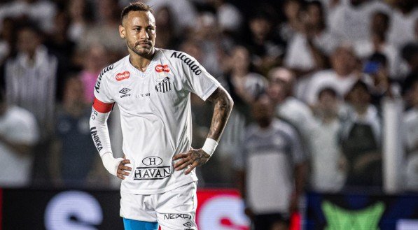 Neymar com as mãos na cintura em jogo do Santos contra o Atlético-MG