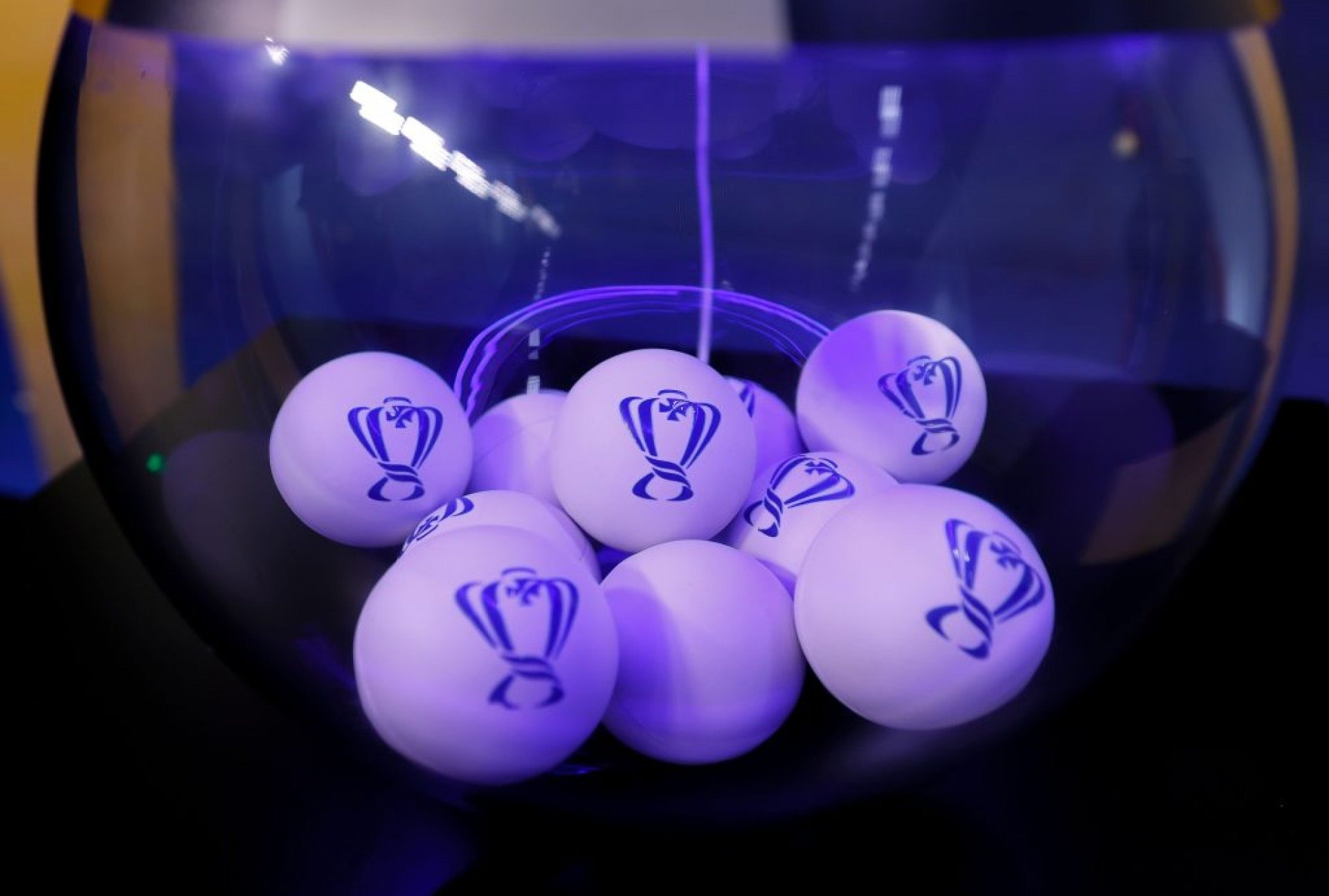 A terceira fase começa com jogos de ida entre os dias 30 de abril e 2 de maio.