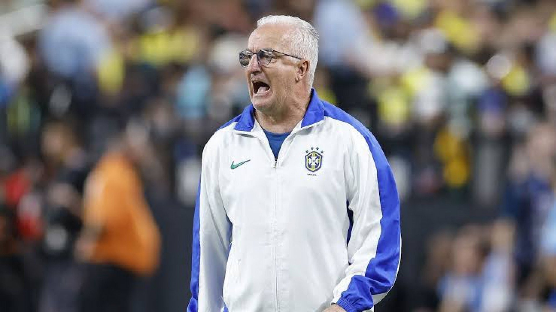 O treinador é um dos cotados para assumir o comando do Corinthians.
