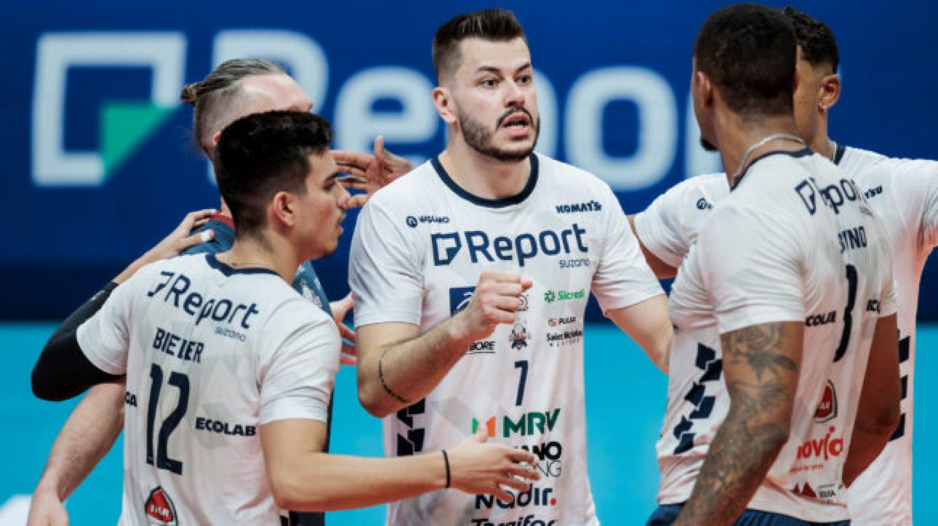 O Suzano está entre os quatros times da Superliga Masculina de 2024/25. Em uma atuação surpreendente, a equipe paulista venceu o Itambé Minas por 3 sets a 2, fora de casa, e carimbou a vaga na semifinal. A partida aconteceu na Arena UniBH, em Belo Horizonte, e teve parcerias de 25/20, 23/25, 17/25, 25/21 e [&amp;#8230;]
