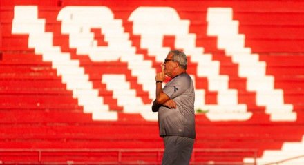 Técnico Hélio dos Anjos no primeiro treino sob o comando do Náutico nos Aflitos