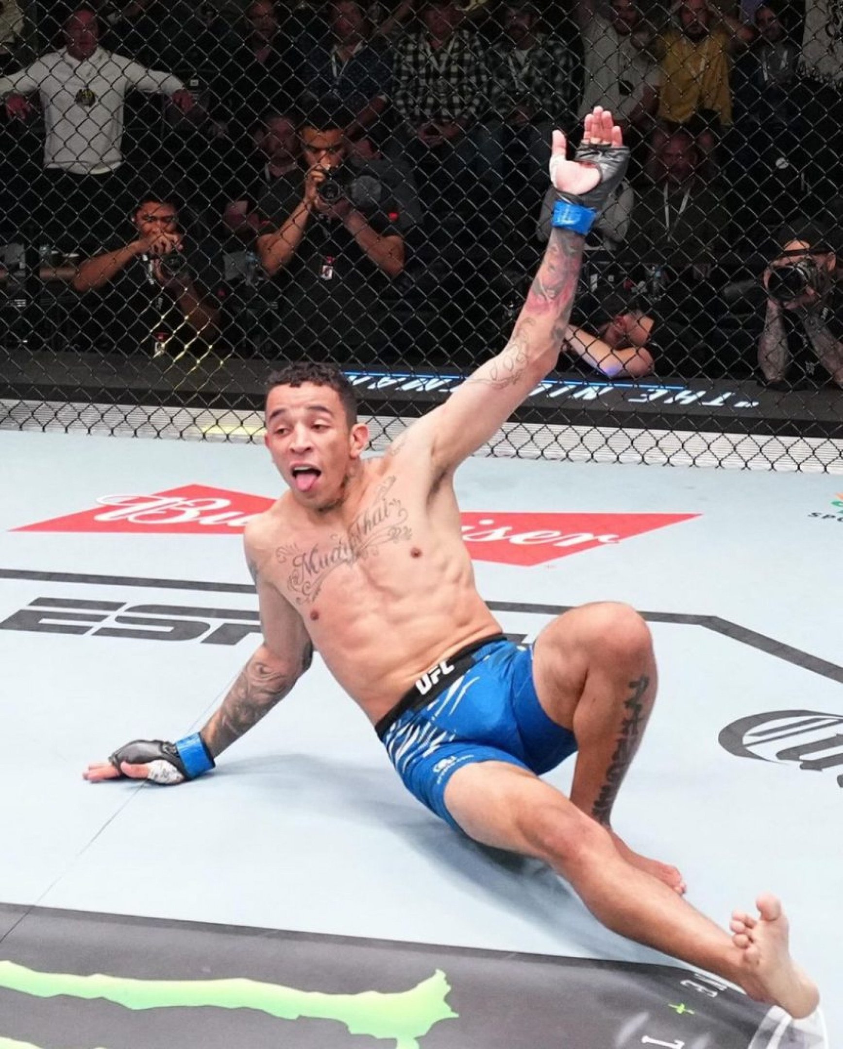 No próximo dia 26, Carlos Prates terá o grande desafio de sua carreira até o presente momento enfrentando a Ian Machado Garry na luta principal do UFC Kansas City.