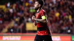 Lucas Lima em ação pelo Sport com a braçadeira de capitão