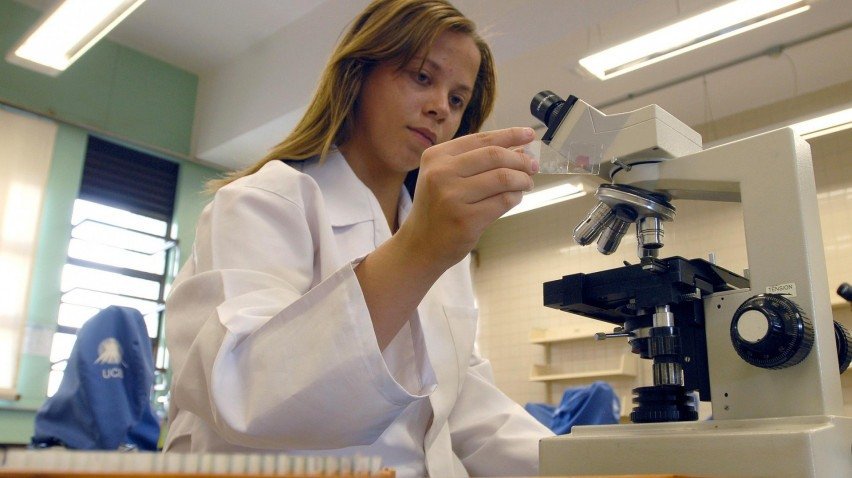 Fundo de Financiamento Estudantil é um programa do MEC que concede financiamento a estudantes para cursos de graduação em instituições de educação superior privadas 