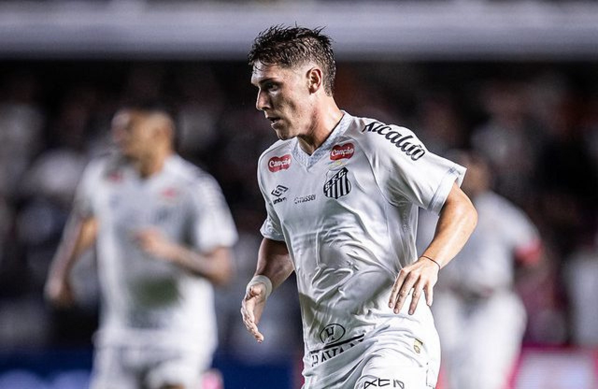 Gols sofridos na primeira etapa custaram a derrota