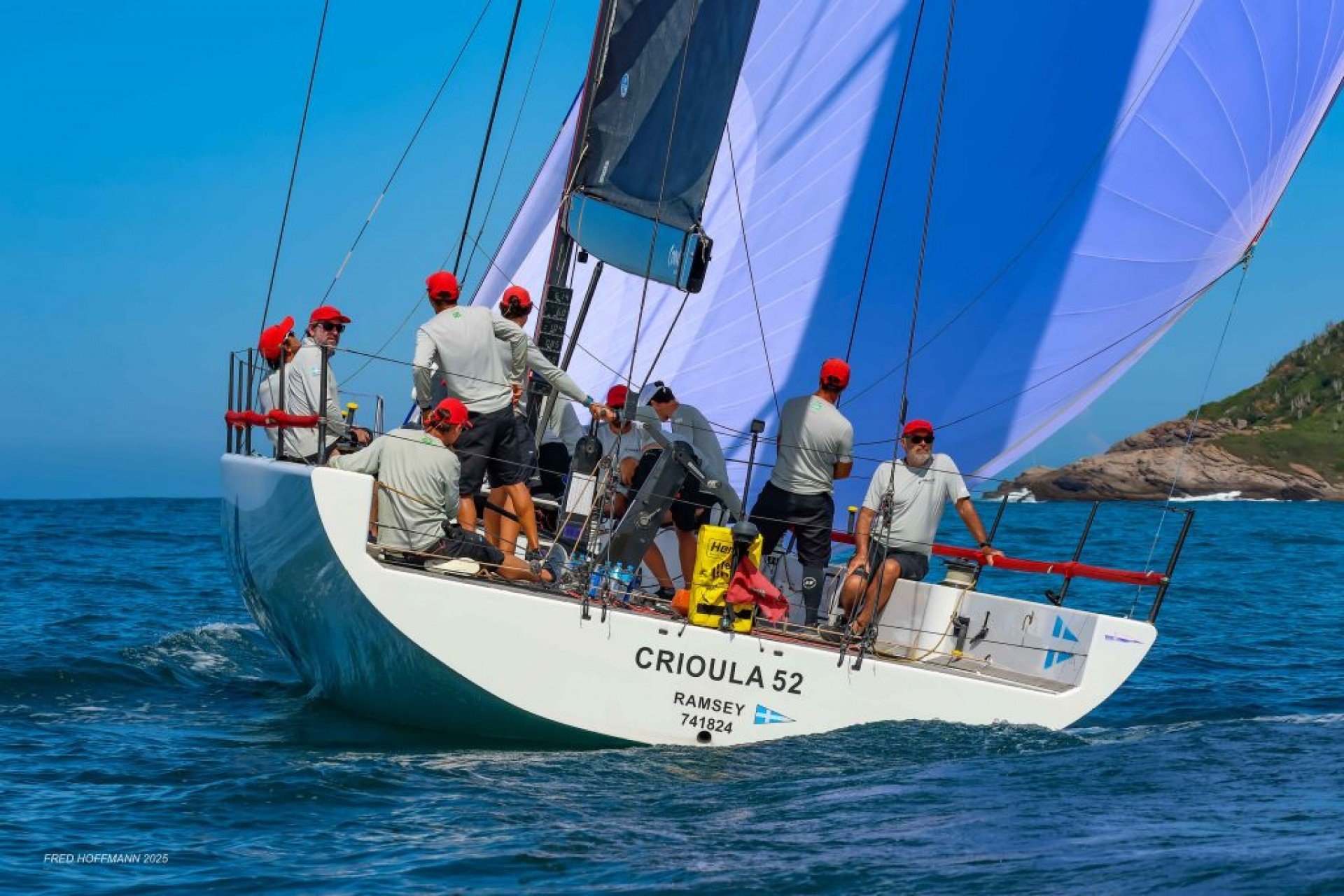Três barcos disputam o título da Búzios Sailing Week.