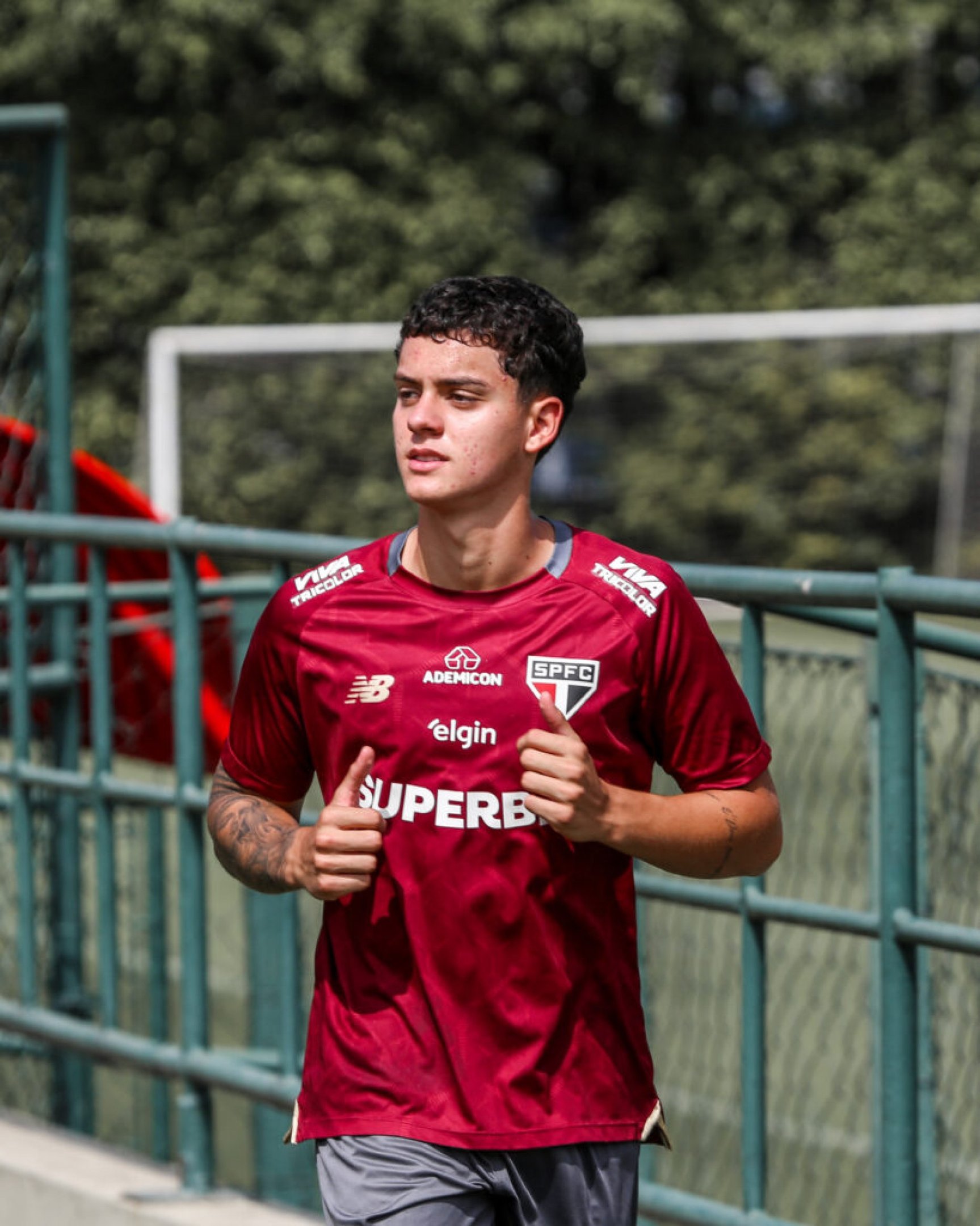 O jovem jogador ainda irá completar 18 anos e esteve presente na conquista da Copa São Paulo e da Copa do Brasil Sub-20 do ano passado.