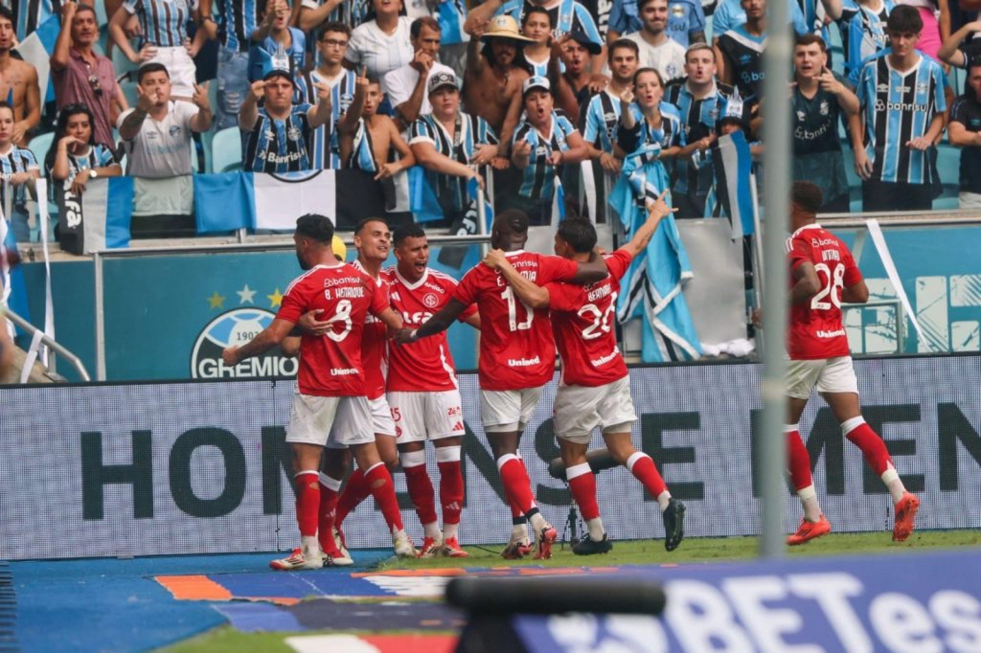 Confira as notas e destaques das atuações do Colorado no clássico gaúcho pelo Campeonato Brasileiro