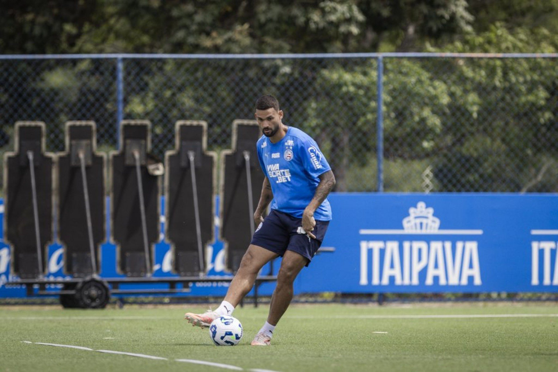 Tricolor entra em campo nesta segunda-feira (21), diante do Ceará, pela 5ª rodada do Brasileirão. A bola rola às 20h na Casa de Apostas Arena Fonte Nova.