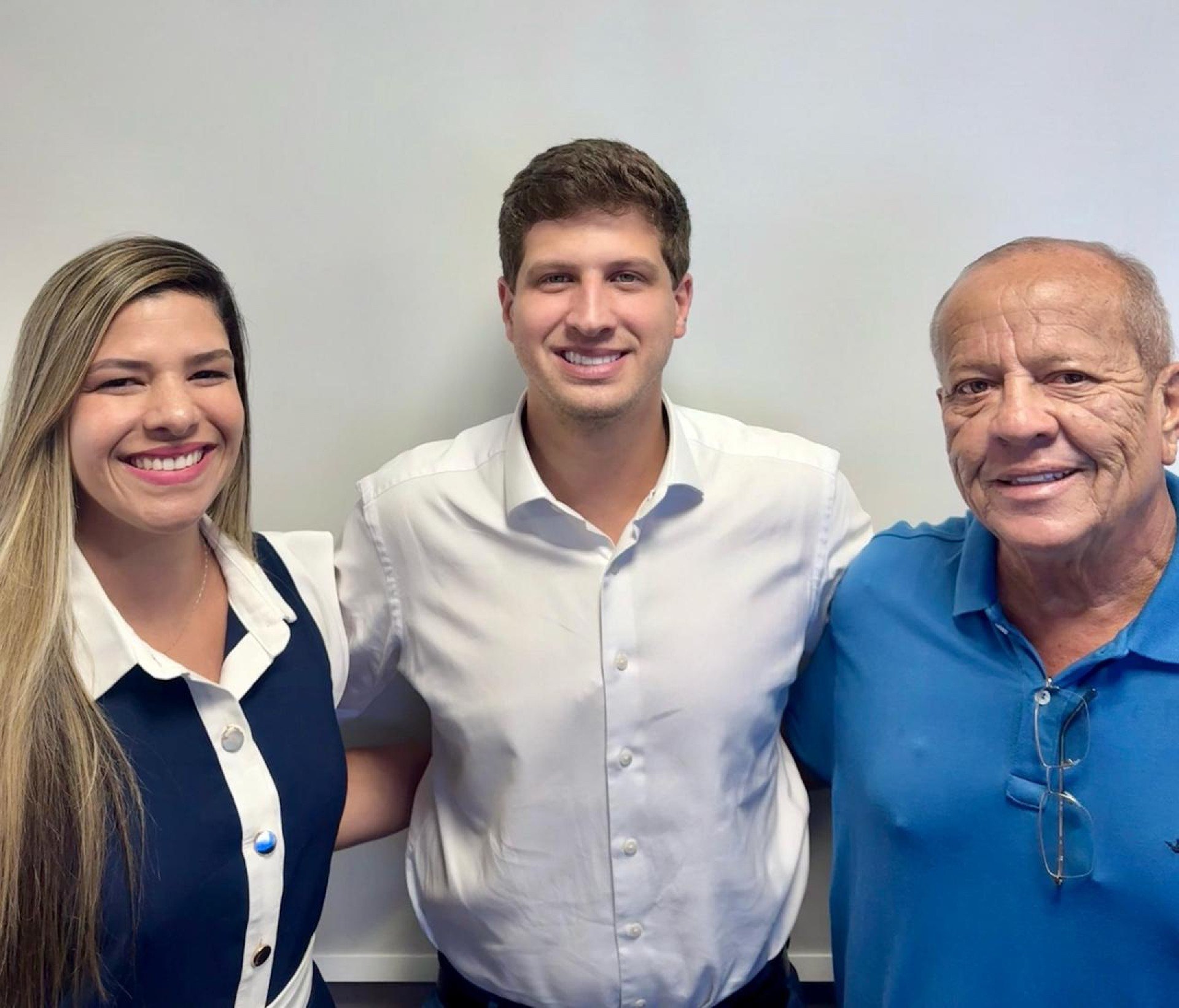 João Campos (PSB) participa de caminhada ao lado de Marcílio Régio (PP), em Goiana