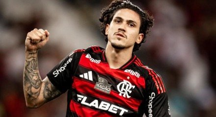Pedro, atacante, celebra gol pelo Flamengo na temporada