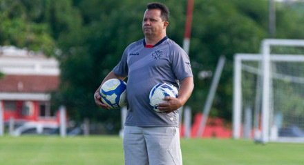 Kuki durante treino do Náutico como integrante da comissão técnica