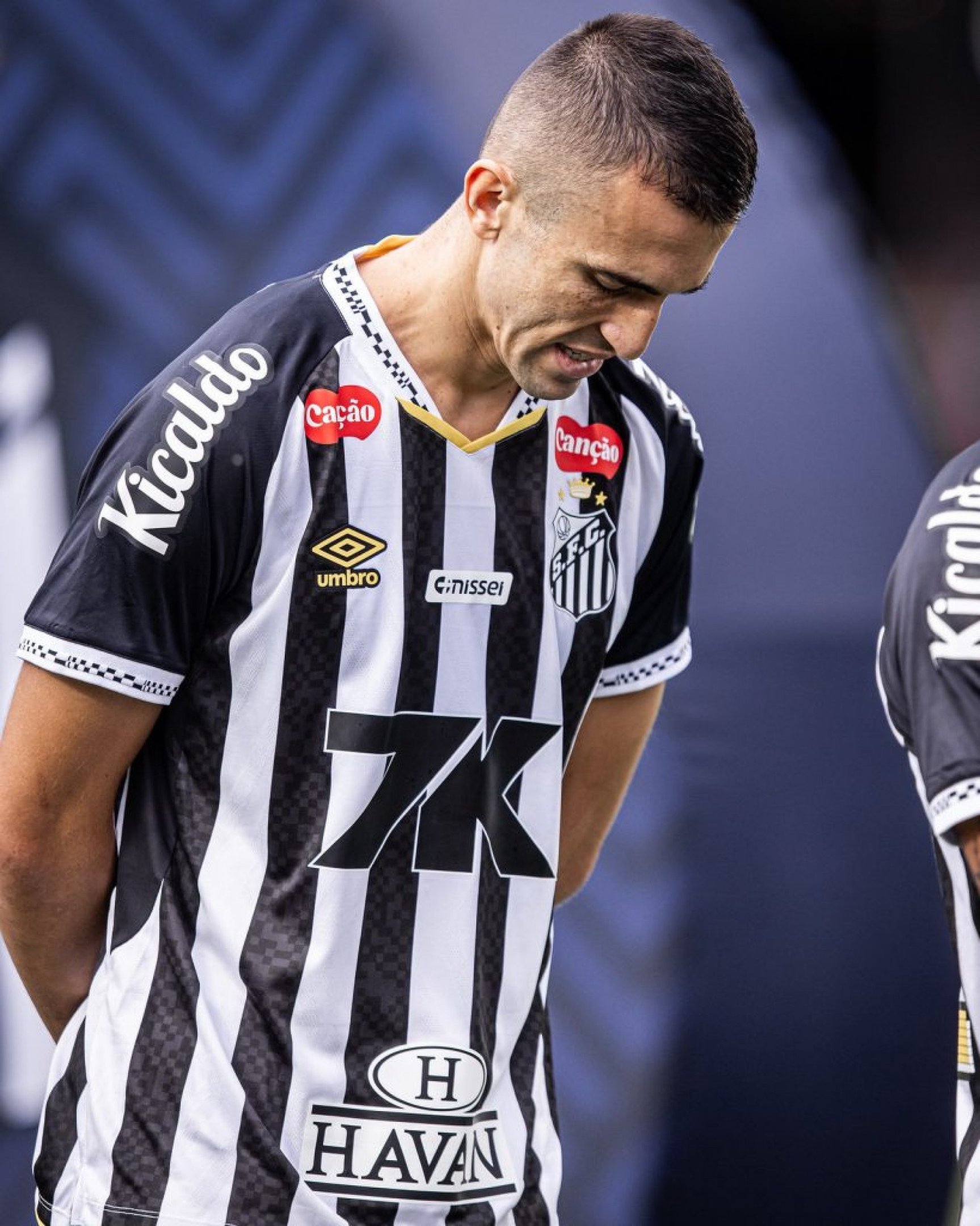 O Peixe inclusive já passou a estampar a nova marca no clássico contra o São Paulo, no último domingo (20), pelo Brasileirão.