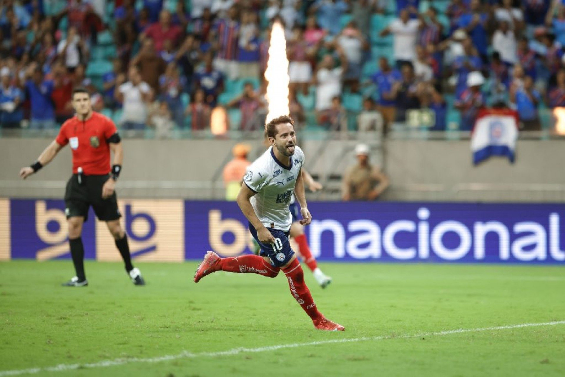O Bahia venceu o Ceará por 1x0, pela 5ª rodada do Campeonato Brasileiro, na Arena Fonte Nova, em Salvador, na noite desta segunda-feira (21).