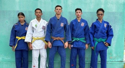 Imagem de jovens impactados pelo projeto social