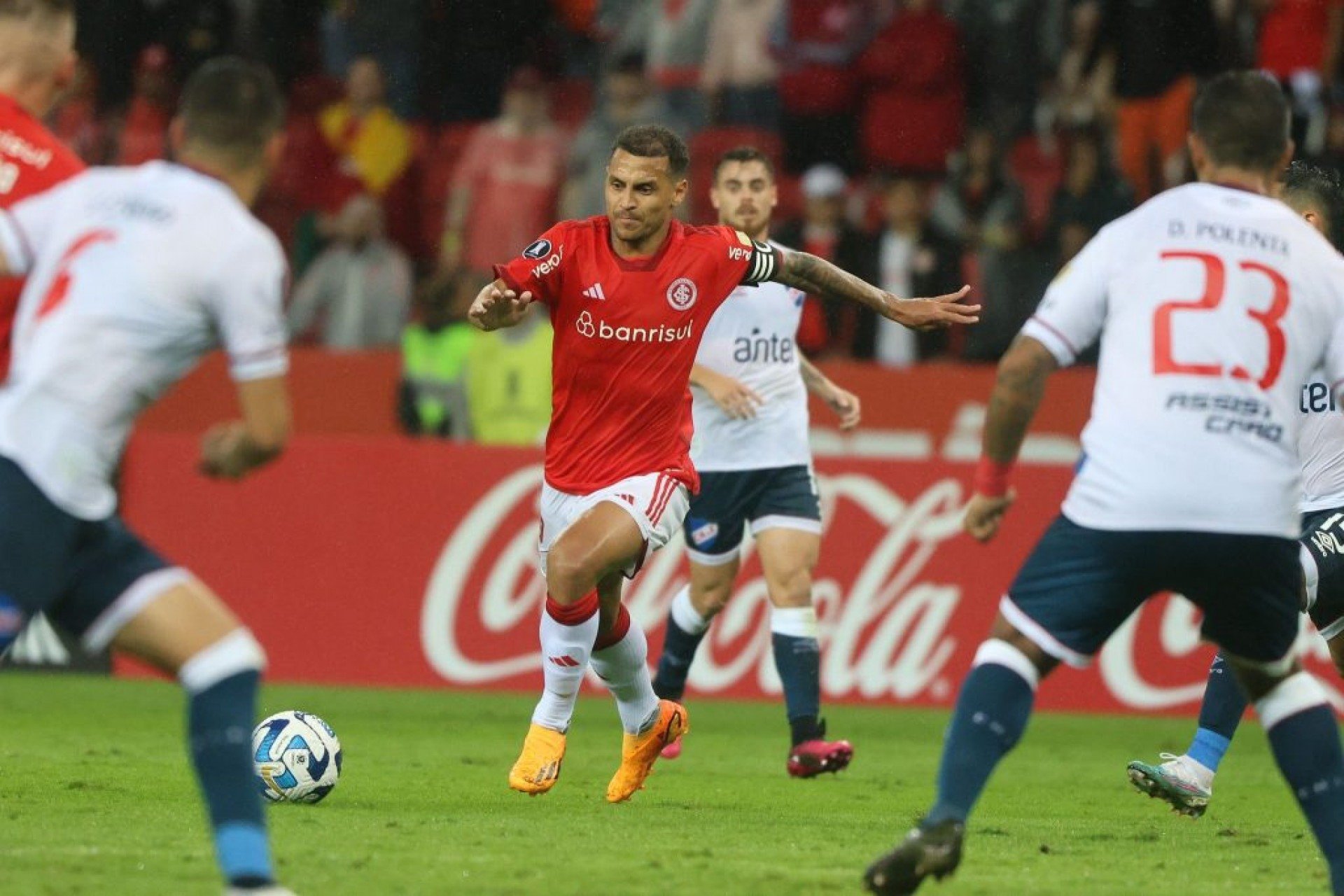 Confira as notas e destaques das atuações do Colorado no empate em 3 a 3 pela terceira rodada da Libertadores
