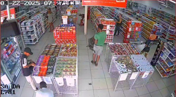 Câmera de segurança registrou o momento da ação