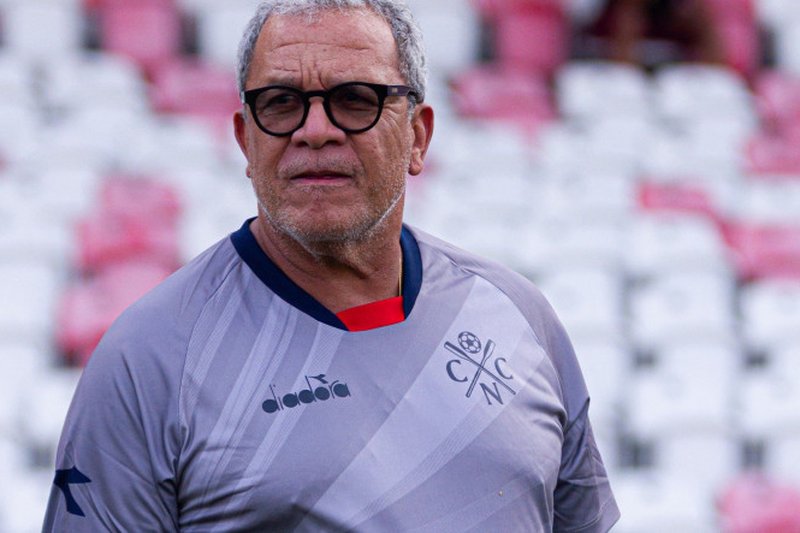 Hélio dos Anjos, técnico do Náutico