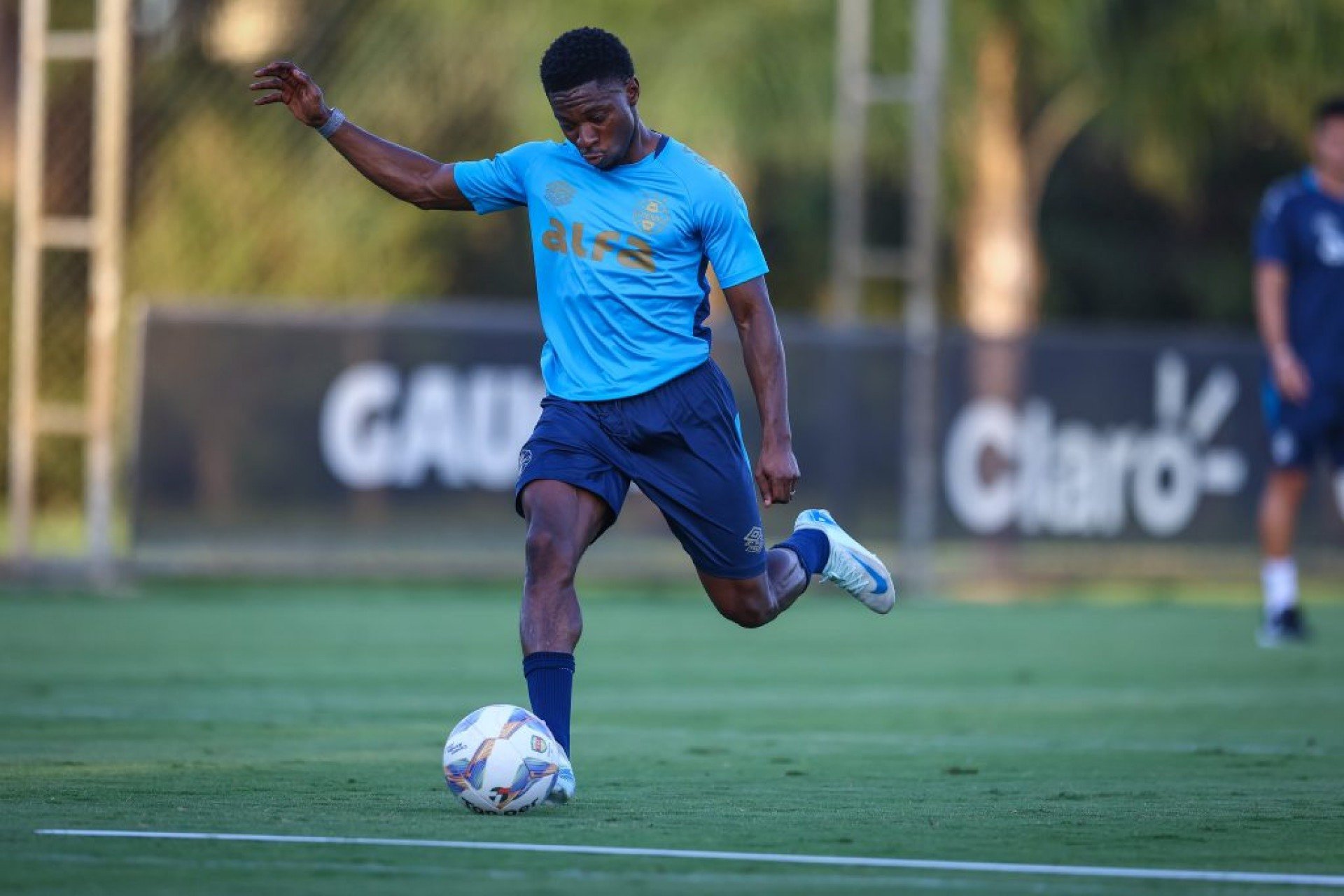Tricolor enfrenta a equipe argentina nesta quinta-feira (24), pela Sul-Americana. A bola rola às 19h no Estádio Malvinas Argentinas.