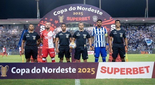 Imagem de jogo entre CSA e Náutico na Copa do Nordeste 2025