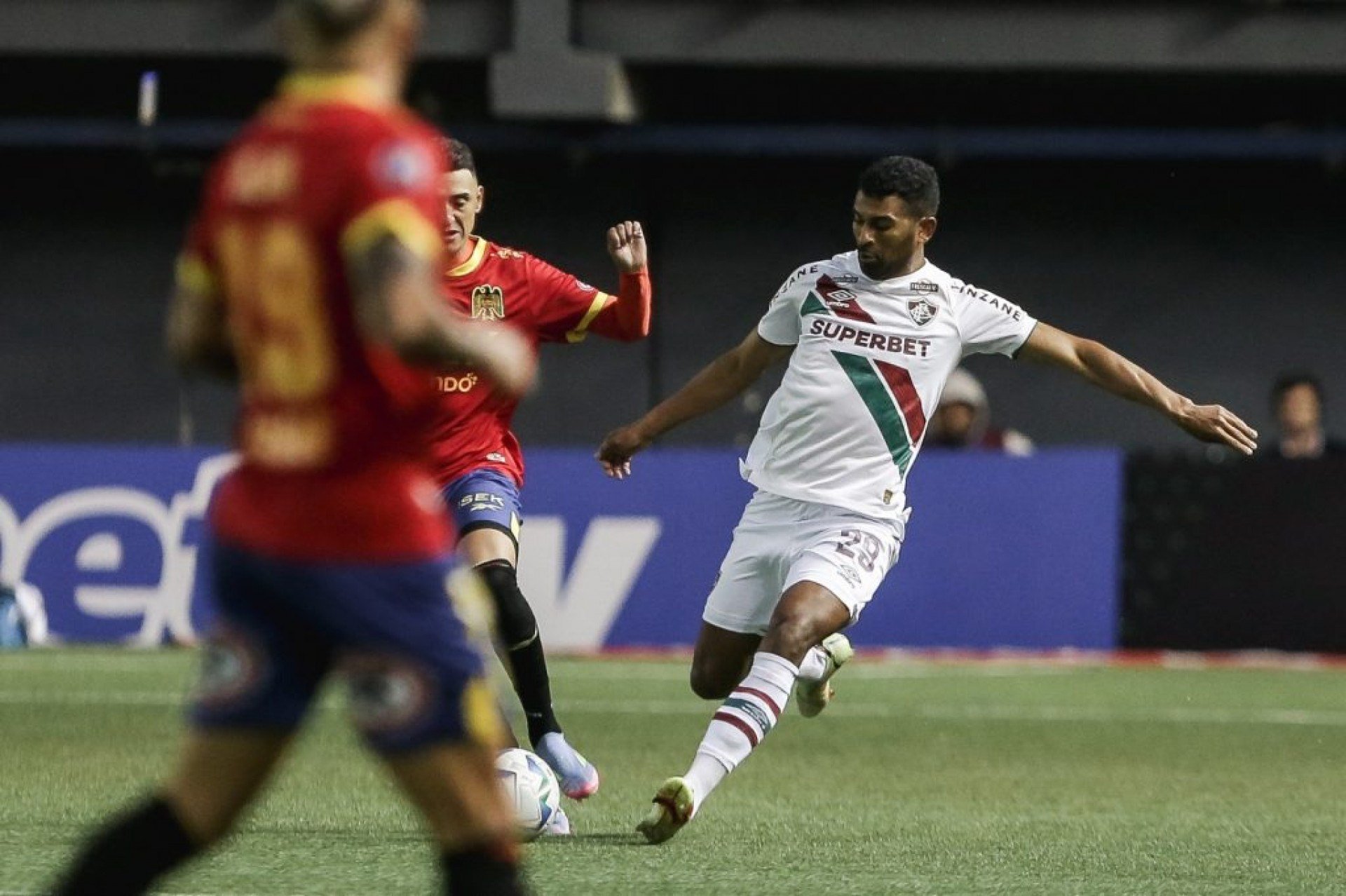 Em entrevista após a partida, Thiago Santos lamentou erro que levou ao gol adversário nos minutos finais do jogo. 