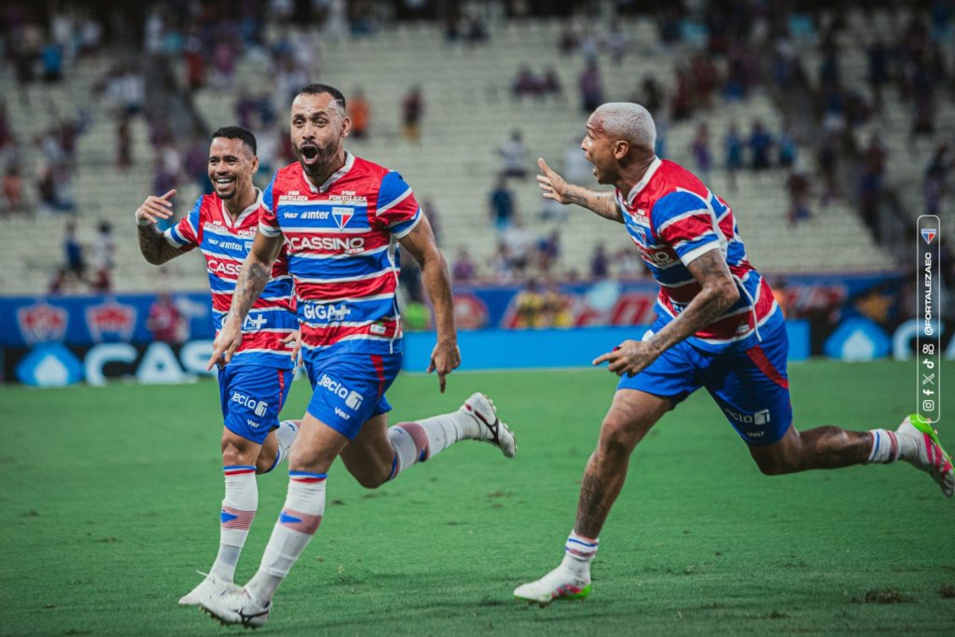 O atacante sofreu um edema no músculo posterior da coxa esquerda, por conta do empurrão de Deyverson, na partida contra o Inter, pelo Brasileirão.