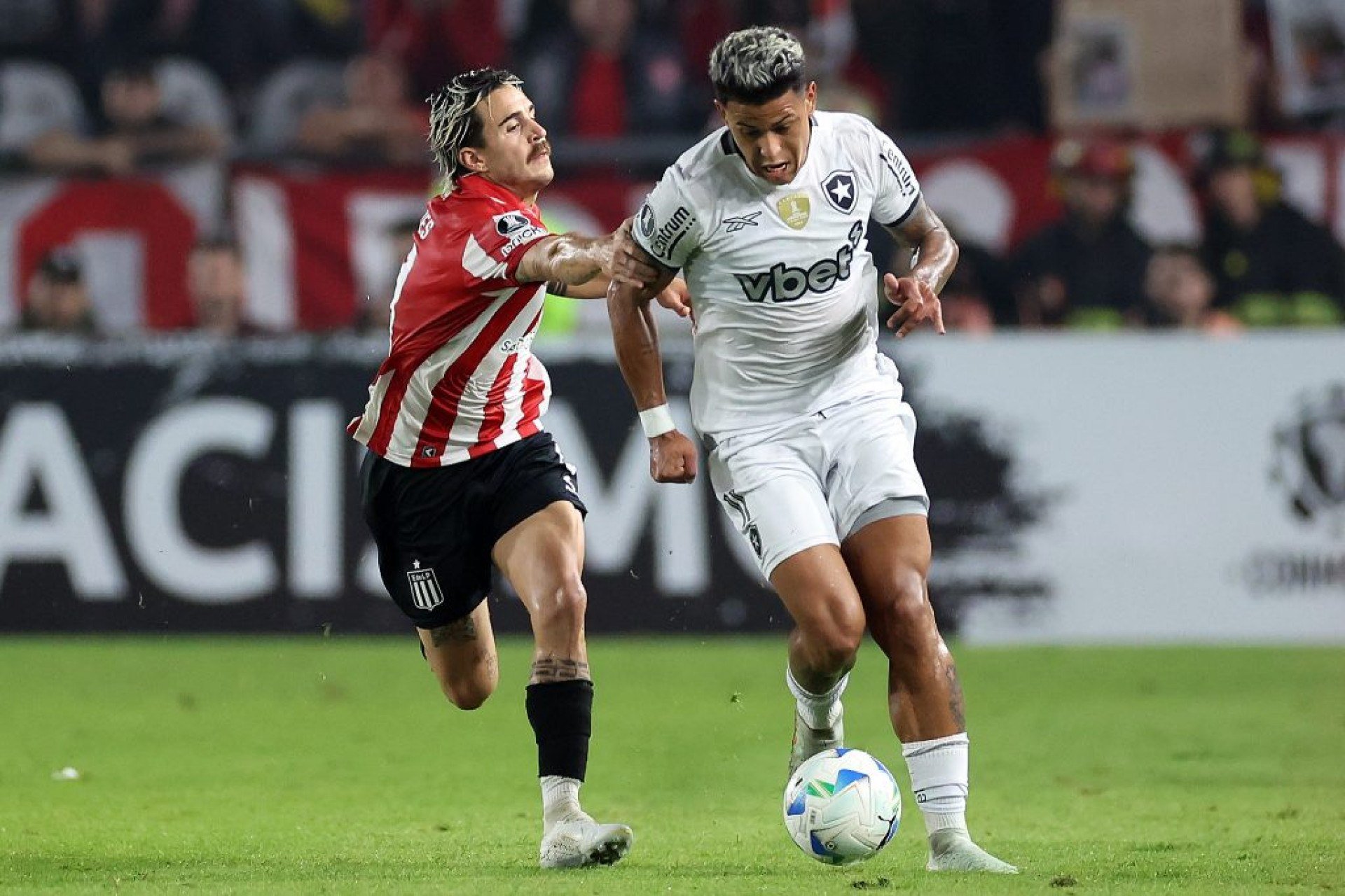O Botafogo entrou em campo na noite desta quarta-feira (23), em duelo válido pela terceira rodada da fase de grupos da Libertadores. Na ocasião, o Alvinegro visitou o Estudiantes e foi derrotado pelo placar de 1 a 0, o jogo ficou marcado por uma falha bizarra do goleiro John no lance do único gol da [&amp;#8230;]