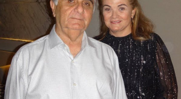 Reginaldo Paes Mendonça, aniversariante de hoje, com a esposa Nizete