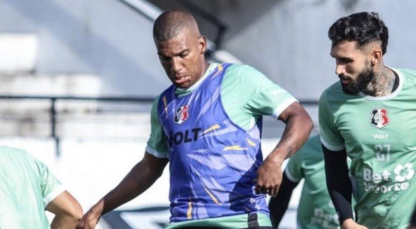 Genilson em treino pelo Santa Cruz na segunda passagem