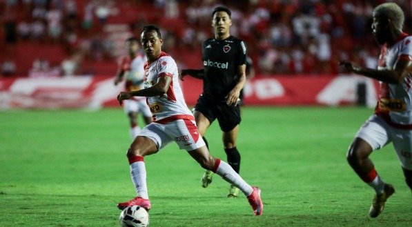 Lance do jogo entre Náutico x Botafogo-PB na rodada passada da Série C