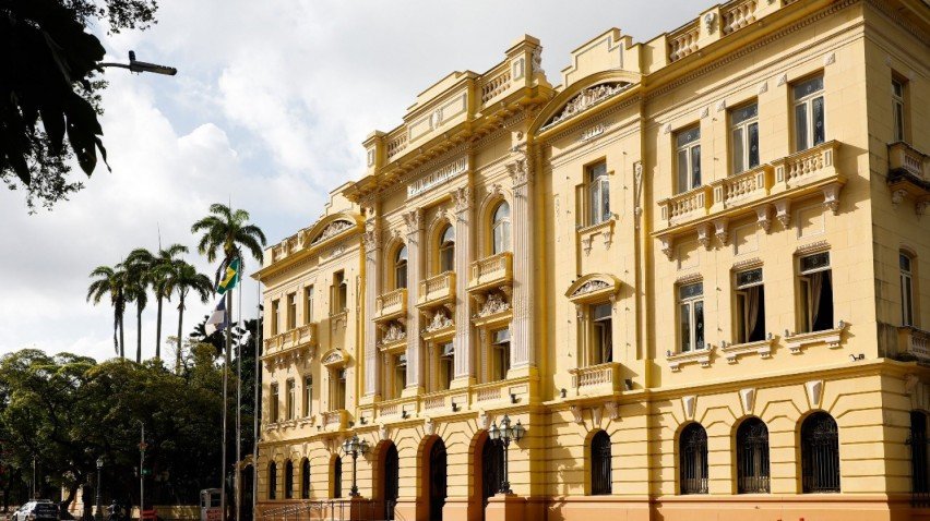 Governo de Pernambuco decreta ponto facultativo para sexta-feira após feriado