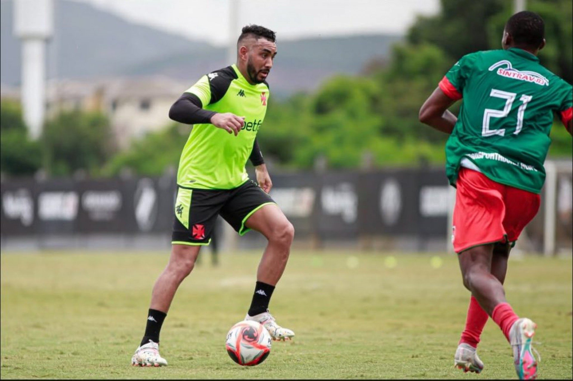 Jogador francês se pronunciou com detalhes sobre o caso com a ex-amante, Larissa Ferreira. Confira o depoimento do atleta.