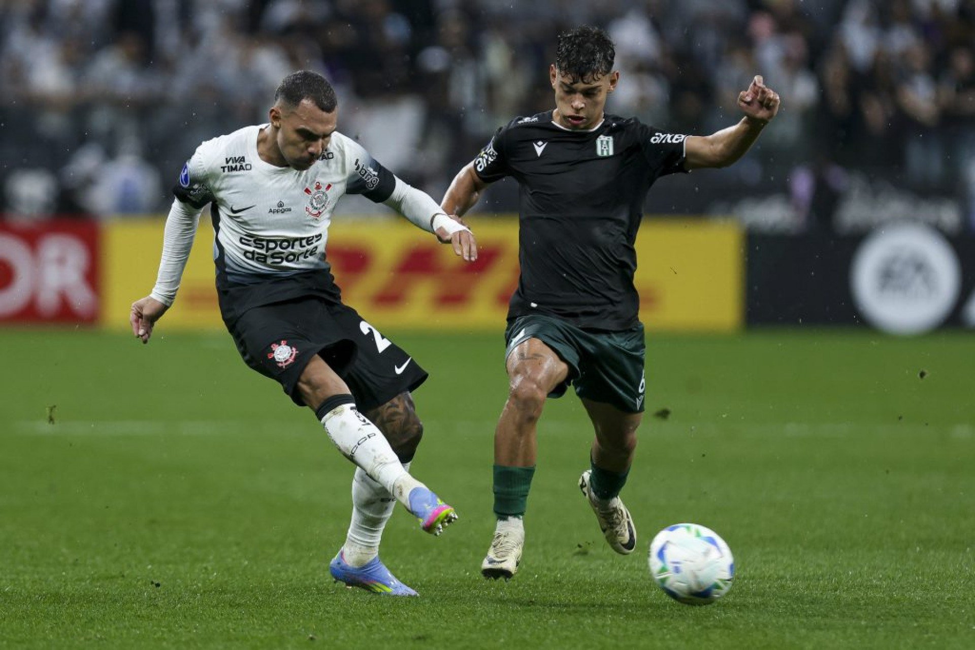Matheusinho é herói em vitória do Corinthians na Sul-Americana