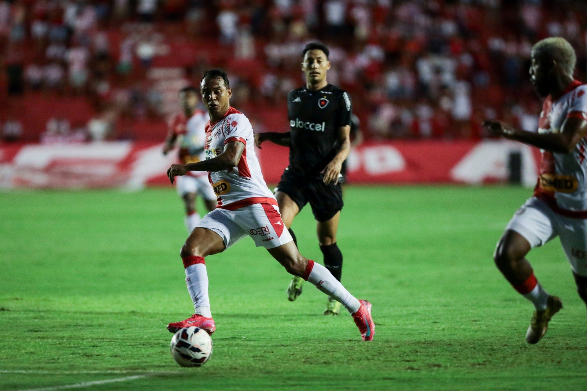 CSA x Náutico ao vivo (26/04): onde assistir, horário e escalações