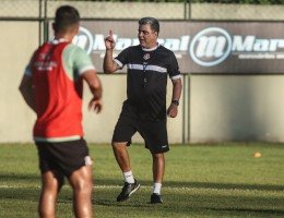 Marcelo Cabo em treino do Santa Cruz no CT Ninho das Cobras