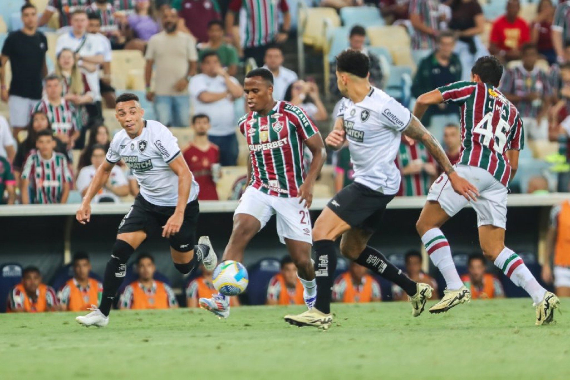 Pensando no clássico, o Esporte News Mundo perguntou para a Meta IA, inteligência artificial do WhatsApp, sobre o possível resultado do duelo.