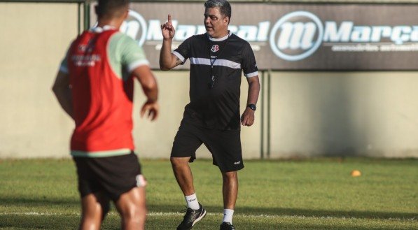 Marcelo Cabo em treino do Santa Cruz no CT Ninho das Cobras