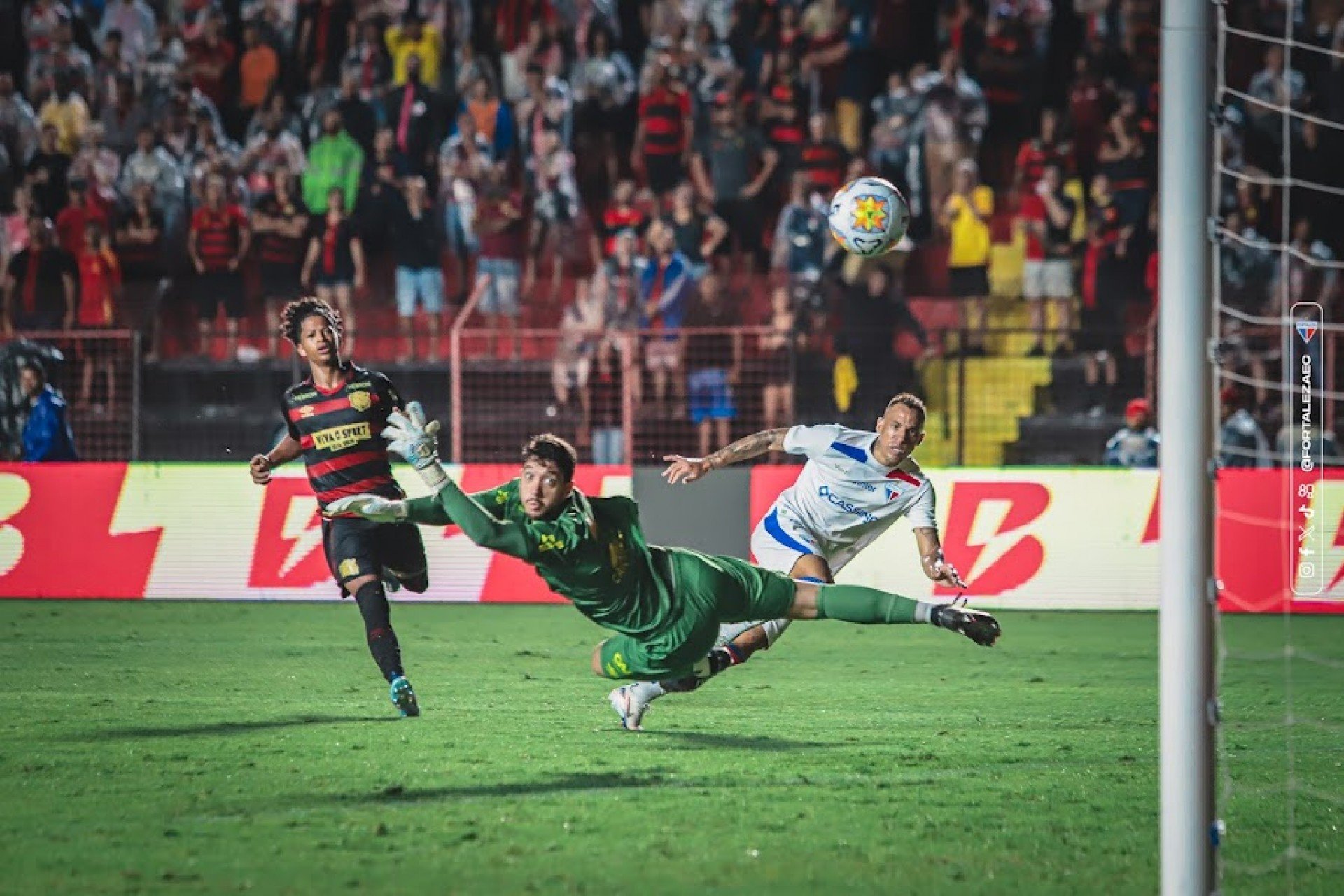 O Fortaleza vai continuar a maratona de jogos fora de casa, agora de volta pelo Campeonato Brasileiro, indo visitar o Sport, na Ilha do Retiro, às 20h00 deste sábado (26). Com 5 pontos somados na competição, o tricolor despencou na tabela nas últimas rodadas e por isso vê com bons olhos enfrentar o lanterna, apesar [&amp;#8230;]