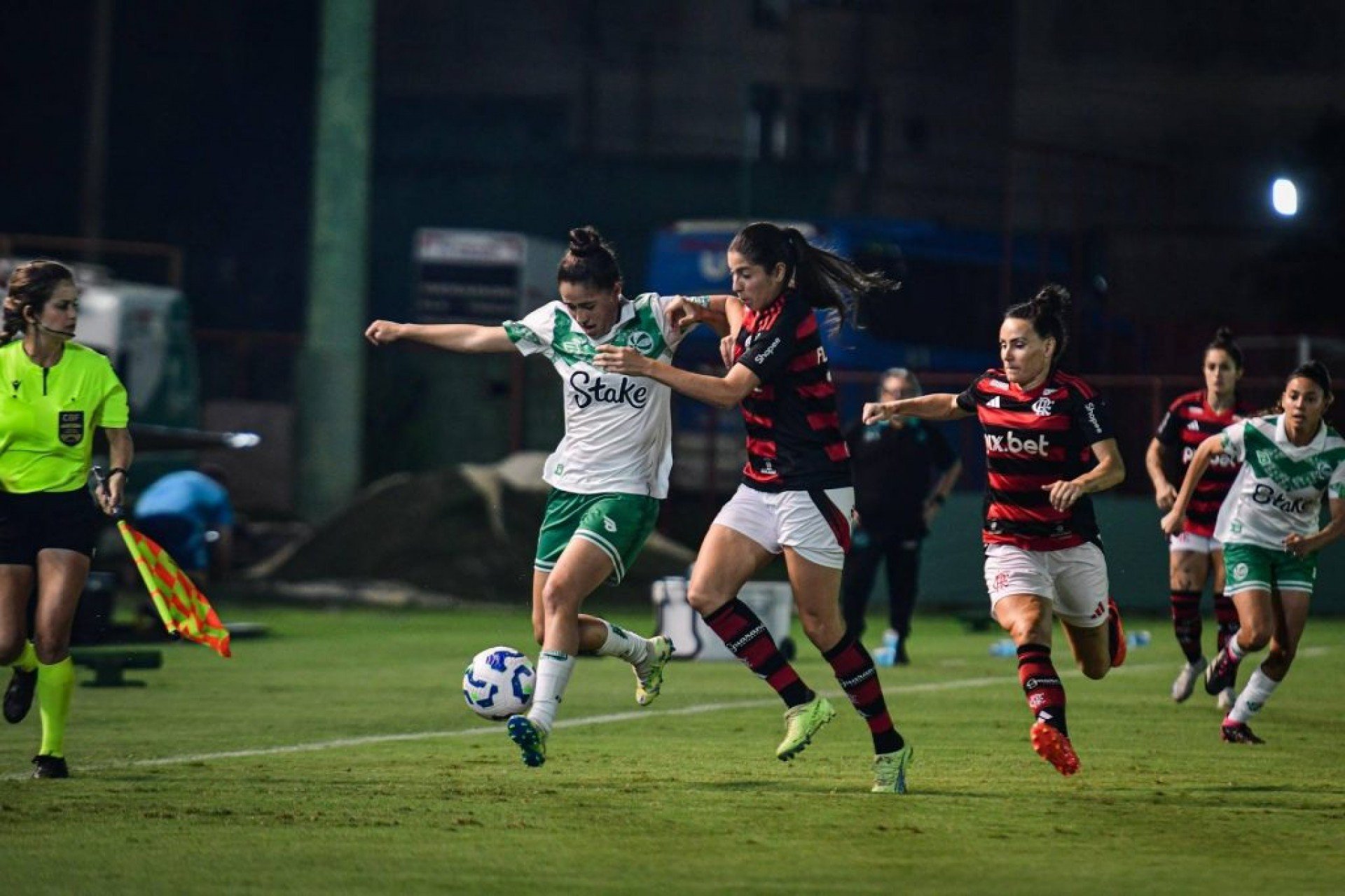 Monalisa e Gláucia marcaram os gols das Rubro-Negras na vitória por 2 a 0 sobre as Esmeraldas