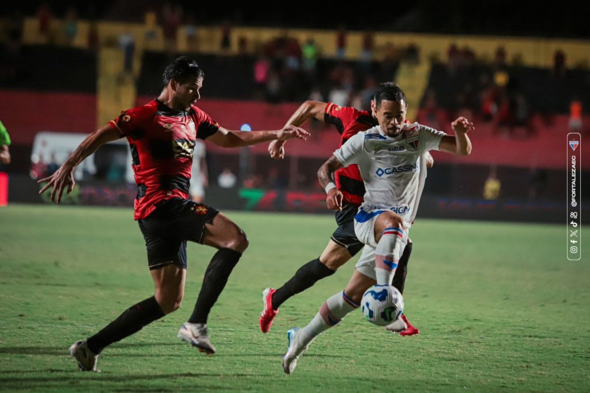 O jogo entre Sport e Fortaleza, que terminou em 0 a 0, foi marcado por um desempenho defensivo sólido de ambas as equipes.