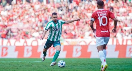 Equipe jaconera sai na frente, mas sofre virada com três gols de cabeça e perde por 3 a 1 na 6ª rodada do Brasileirão