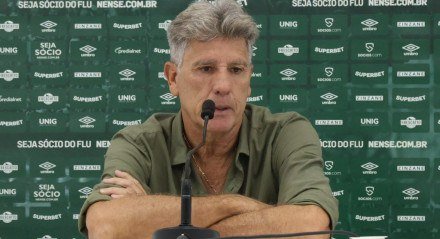 Após a partida, o técnico Renato Gaúcho concedeu entrevista coletiva e reconheceu que o rival foi superior ao longo do clássico