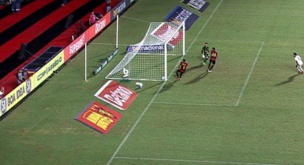 Lance de possível gol de Yago Pikachu aconteceu no fim do empate sem gols entre Sport e Fortaleza, na Ilha do Retiro, pela 6ª rodada do Brasileirão.